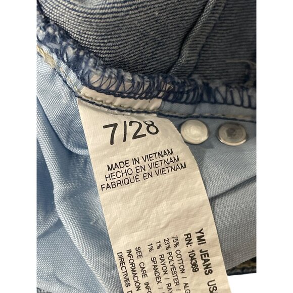 YMI WannaBettaButt High Rise Denim Shorts Frayed Hem Button Fly Closure Sz 7/28 - Picture 7 of 7